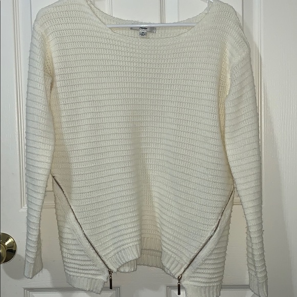 2 Sweaters - Picture 2 of 3